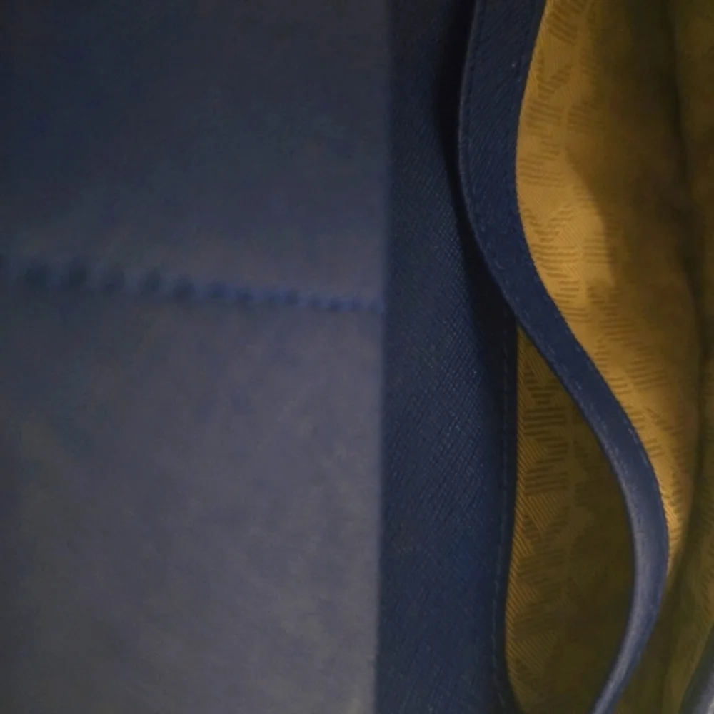 Michael Kors Stunning Blue Large Continental Zip around Saffiano Leather Wallet! - Picture 9 of 11